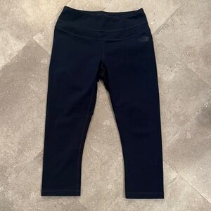 The North Face Women’s Navy Stretch Active Capri Leggings Sz Small